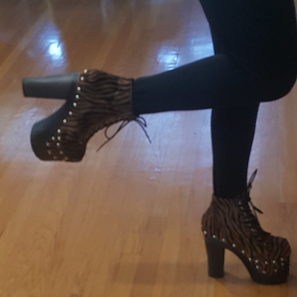 💥SHOWSTOPPERS!💥 Lula F Cheetah Last Havana Genuine Leather Booties - Picture 10 of 15